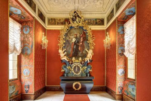 Lobkowiczký palác - kaple (oltář Petr Brandl),